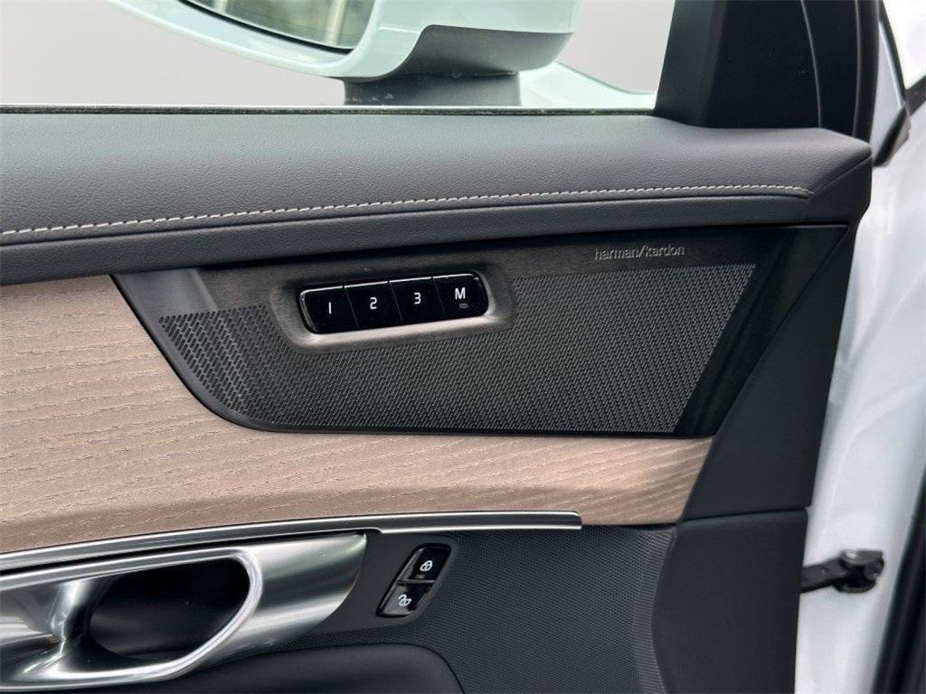 new 2025 Volvo XC90 Plug-In Hybrid car, priced at $75,441