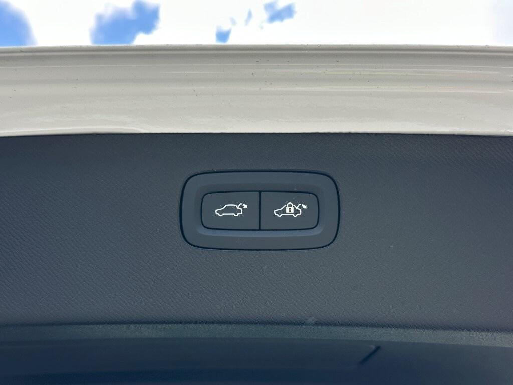new 2025 Volvo XC90 Plug-In Hybrid car, priced at $77,895