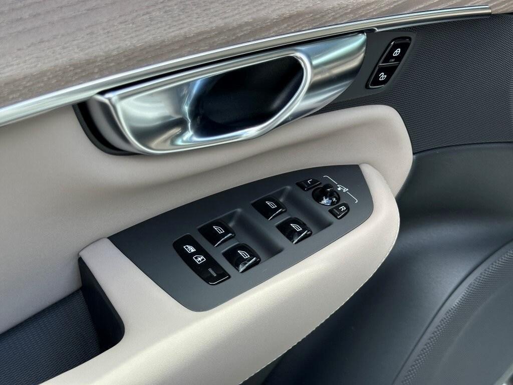 new 2025 Volvo XC90 Plug-In Hybrid car, priced at $76,895