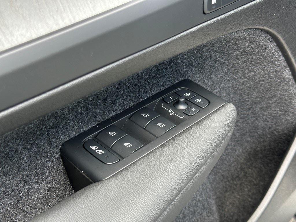 new 2025 Volvo XC40 car, priced at $51,015