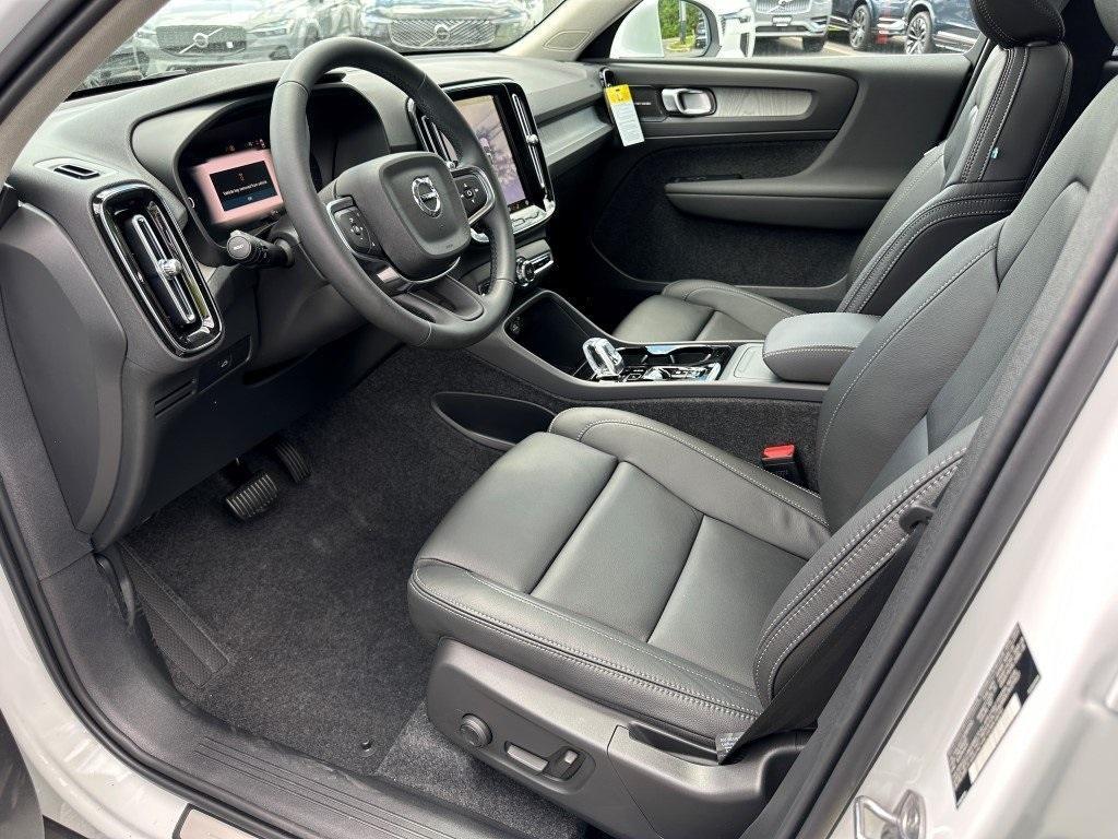 new 2025 Volvo XC40 car, priced at $51,015