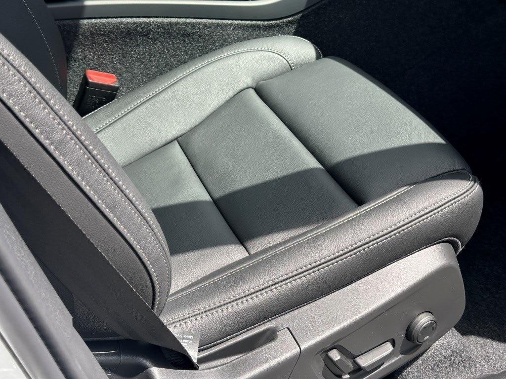 new 2025 Volvo XC40 car, priced at $51,015