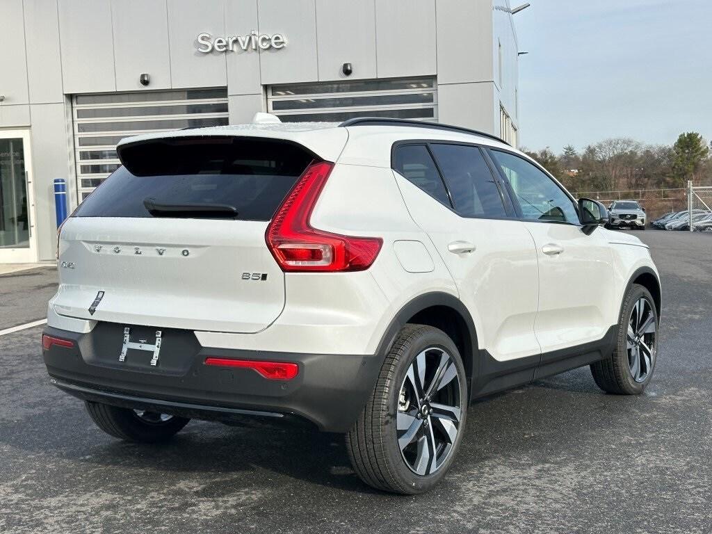 new 2025 Volvo XC40 car, priced at $51,145