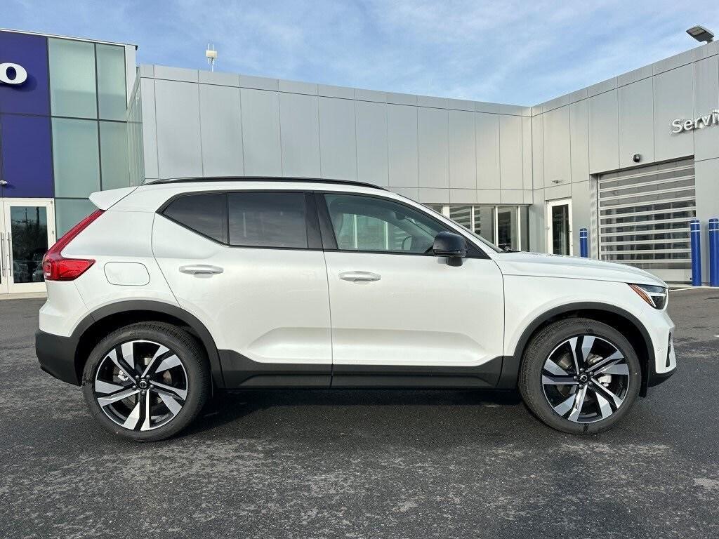 new 2025 Volvo XC40 car, priced at $51,145