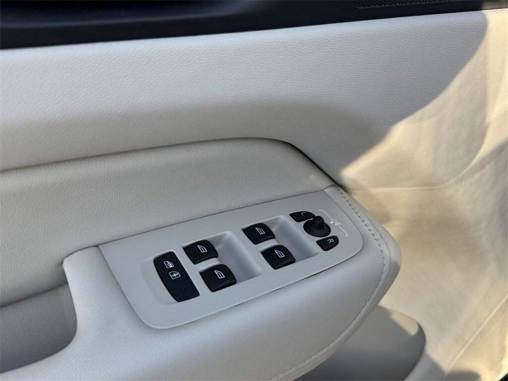 used 2025 Volvo XC60 car, priced at $42,980