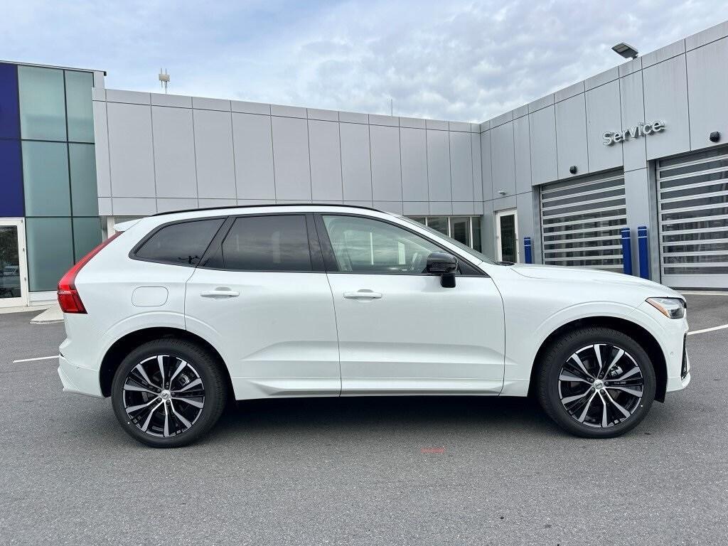 new 2025 Volvo XC60 car, priced at $59,645