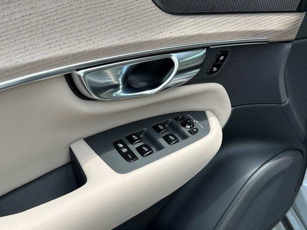 new 2025 Volvo XC90 Plug-In Hybrid car, priced at $75,441