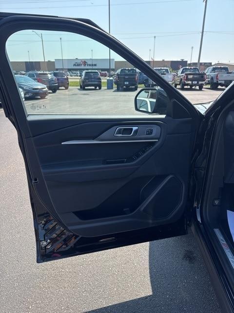 new 2025 Ford Explorer car, priced at $53,295