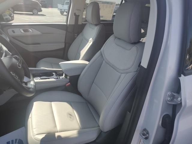 new 2025 Ford Explorer car, priced at $49,870