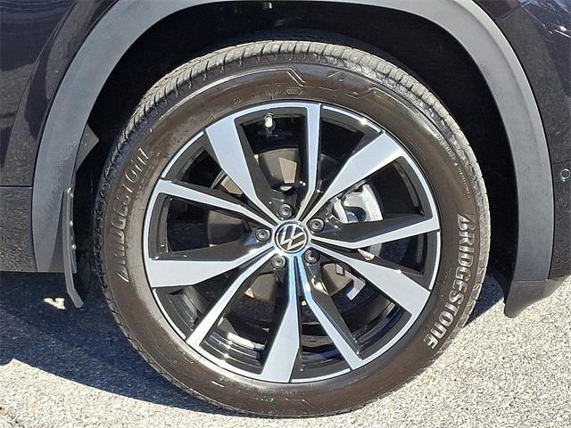 used 2025 Volkswagen Atlas car, priced at $46,000