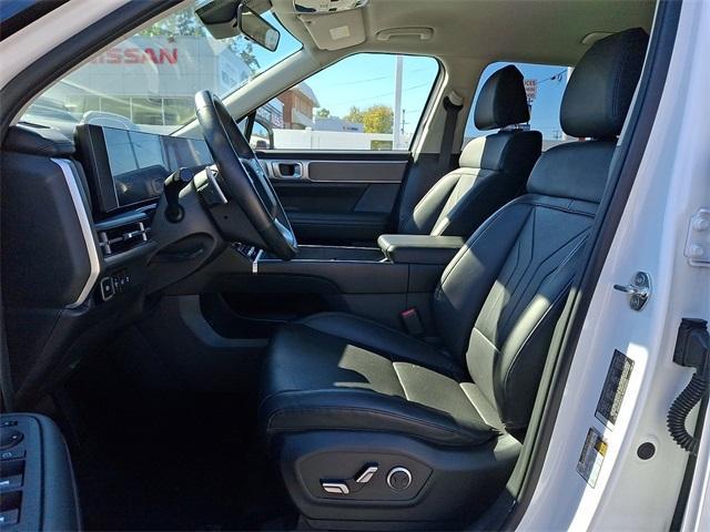 used 2024 Hyundai Santa Fe car, priced at $27,000