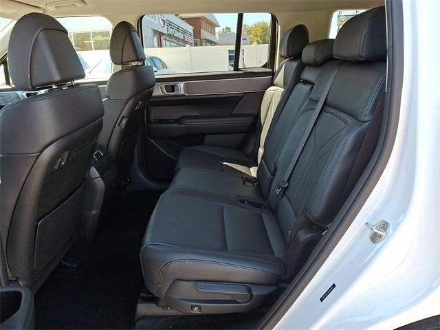 used 2024 Hyundai Santa Fe car, priced at $27,000
