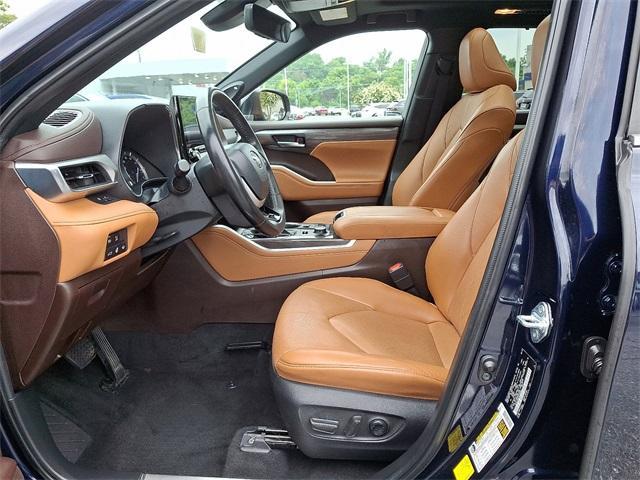 used 2022 Toyota Highlander car, priced at $34,500