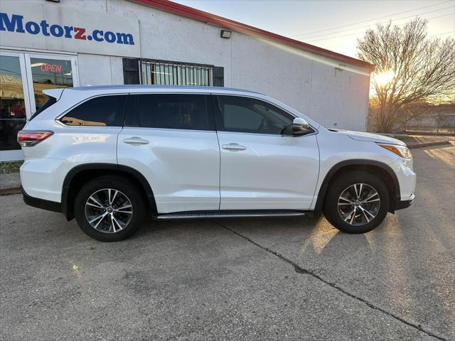 used 2016 Toyota Highlander car, priced at $14,795