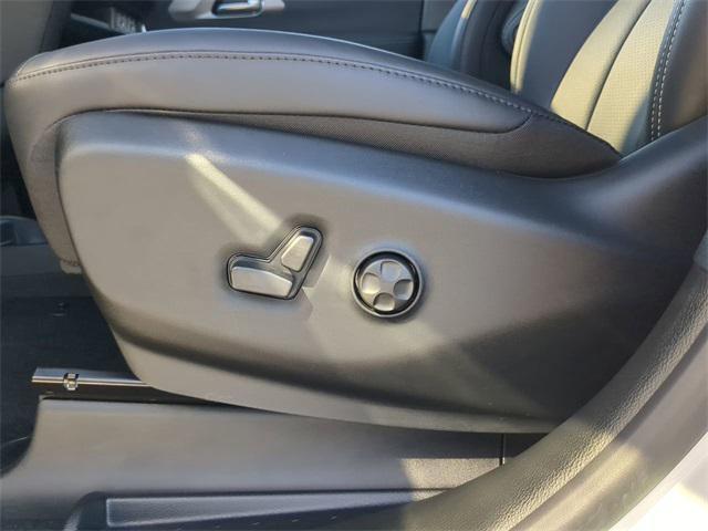 new 2025 Chrysler Pacifica car, priced at $38,615