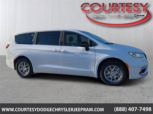 new 2025 Chrysler Pacifica car, priced at $38,615