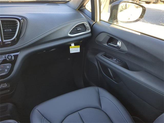 new 2025 Chrysler Pacifica car, priced at $38,615