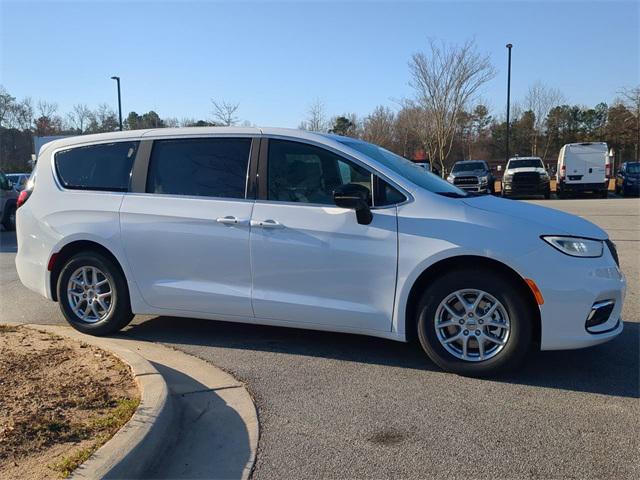 new 2025 Chrysler Pacifica car, priced at $38,615