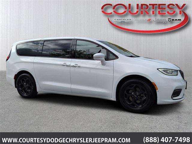 used 2022 Chrysler Pacifica Hybrid car, priced at $28,969