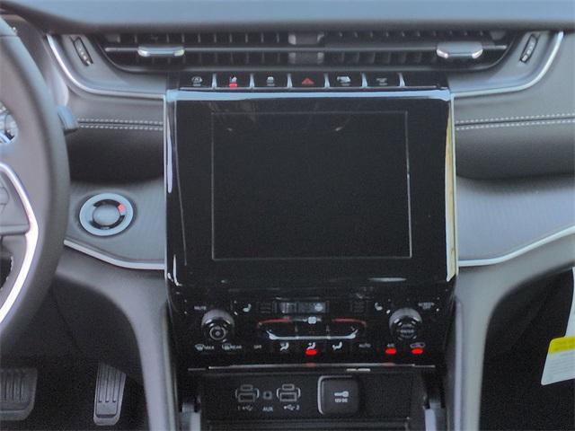 new 2025 Jeep Grand Cherokee car, priced at $37,894