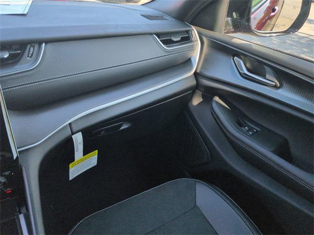 new 2025 Jeep Grand Cherokee car, priced at $37,894