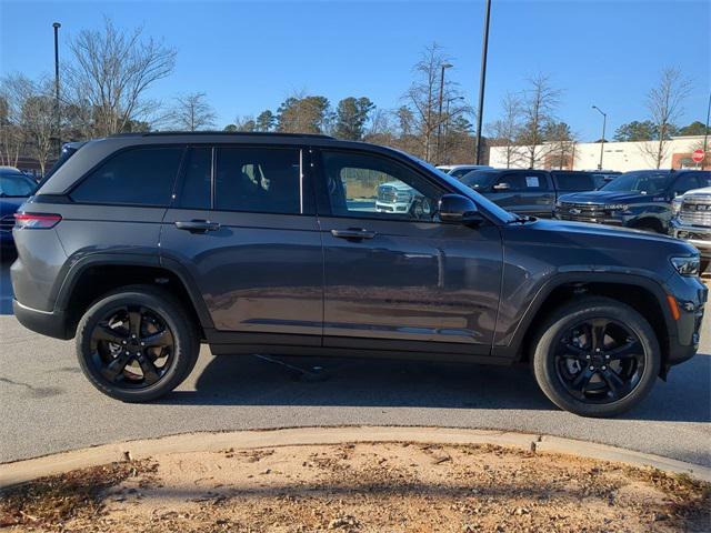 new 2025 Jeep Grand Cherokee car, priced at $40,649