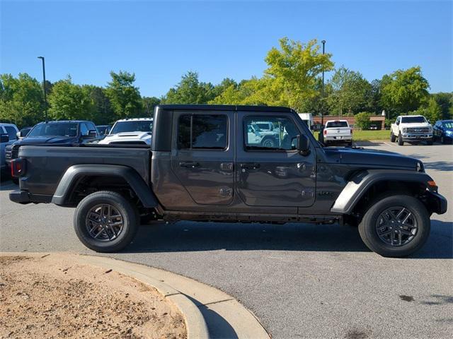 new 2025 Jeep Gladiator car, priced at $43,178