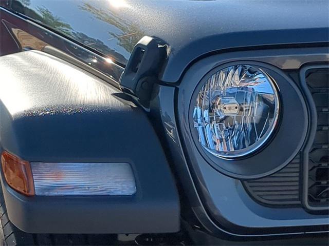 new 2025 Jeep Gladiator car, priced at $43,178