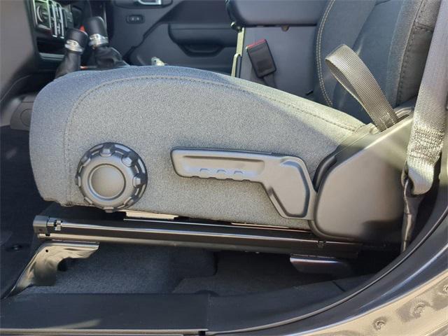 new 2025 Jeep Gladiator car, priced at $43,178