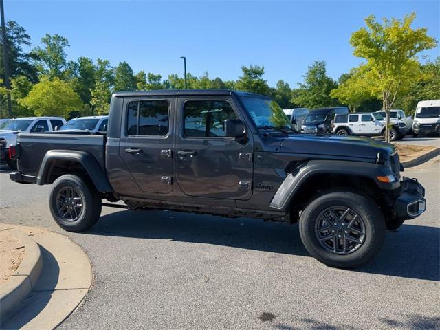 new 2025 Jeep Gladiator car, priced at $43,178