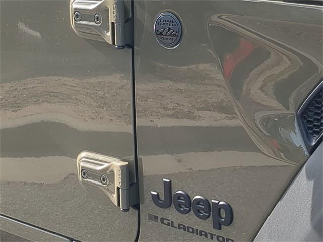 new 2025 Jeep Gladiator car, priced at $43,178