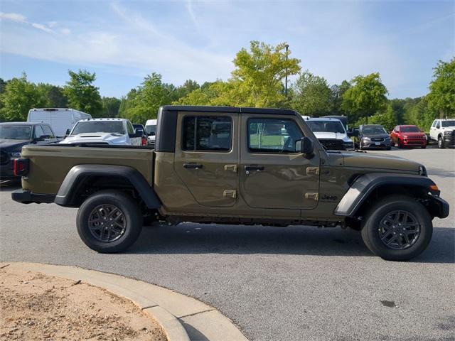 new 2025 Jeep Gladiator car, priced at $43,178