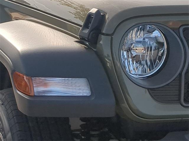 new 2025 Jeep Gladiator car, priced at $43,178