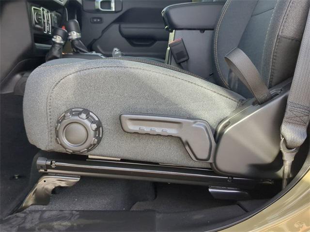 new 2025 Jeep Gladiator car, priced at $43,178