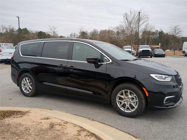 new 2025 Chrysler Pacifica car, priced at $40,262