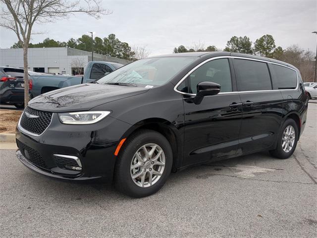 new 2025 Chrysler Pacifica car, priced at $40,262