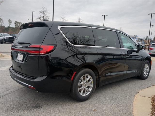 new 2025 Chrysler Pacifica car, priced at $40,262