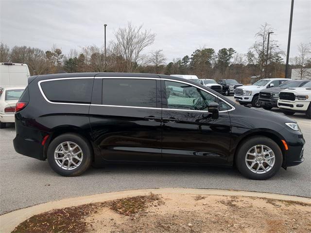 new 2025 Chrysler Pacifica car, priced at $40,262