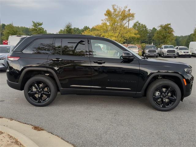 new 2025 Jeep Grand Cherokee car, priced at $45,498