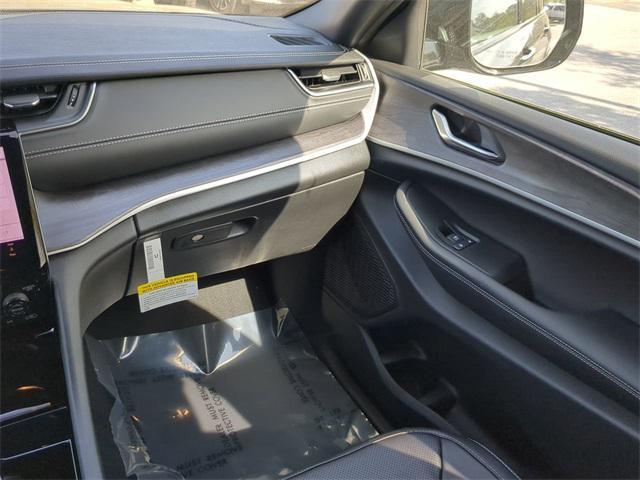 new 2025 Jeep Grand Cherokee car, priced at $49,086