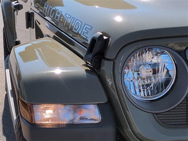 new 2025 Jeep Gladiator car, priced at $45,954