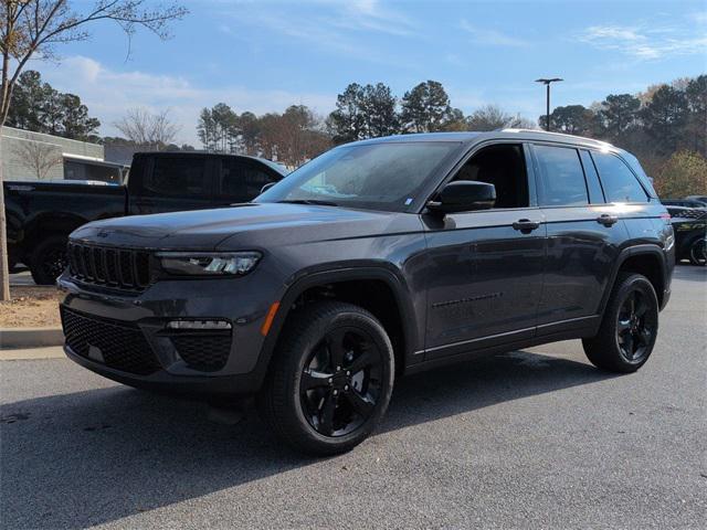 new 2025 Jeep Grand Cherokee car, priced at $42,006