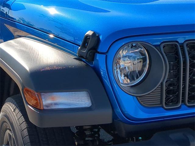 new 2025 Jeep Gladiator car, priced at $43,178