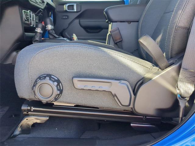 new 2025 Jeep Gladiator car, priced at $43,178