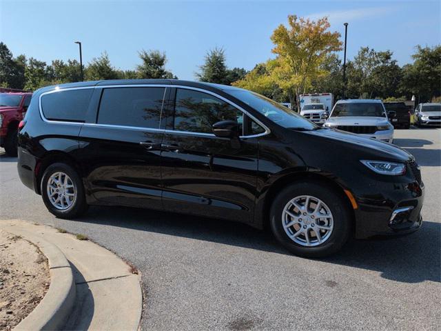 new 2026 Chrysler Pacifica car, priced at $40,623