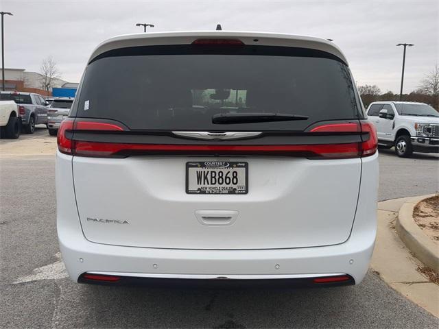 new 2025 Chrysler Pacifica car, priced at $40,262