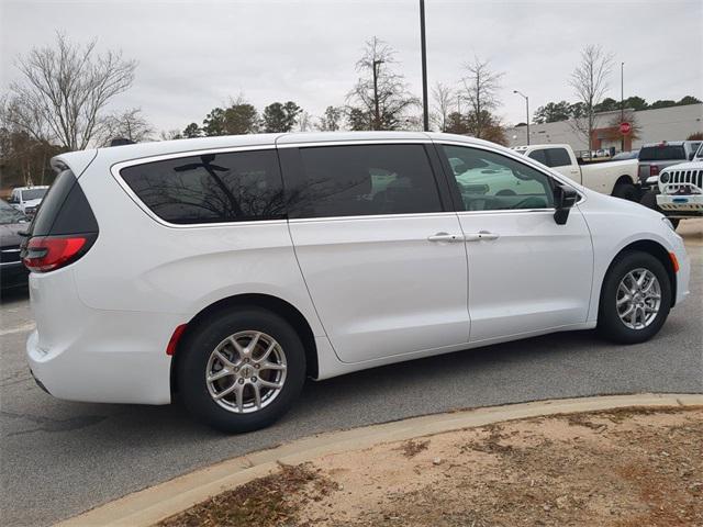 new 2025 Chrysler Pacifica car, priced at $40,262