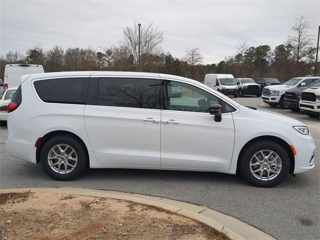 new 2025 Chrysler Pacifica car, priced at $40,262