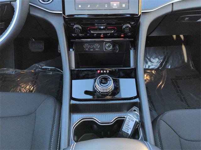new 2025 Jeep Grand Cherokee car, priced at $37,076