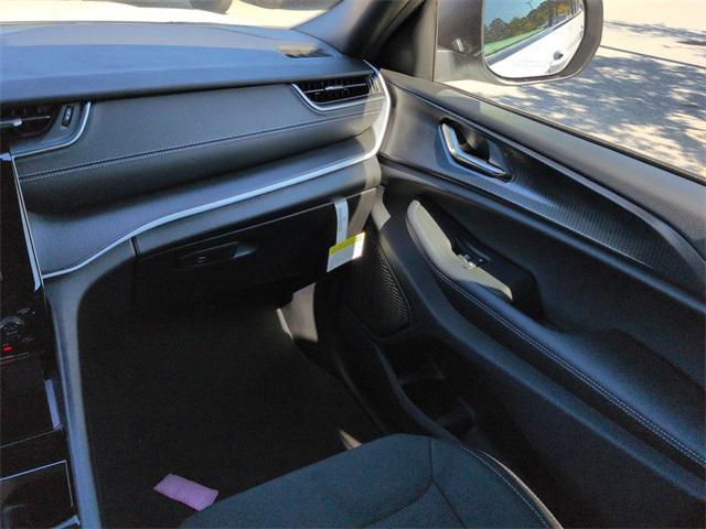 new 2025 Jeep Grand Cherokee car, priced at $35,440